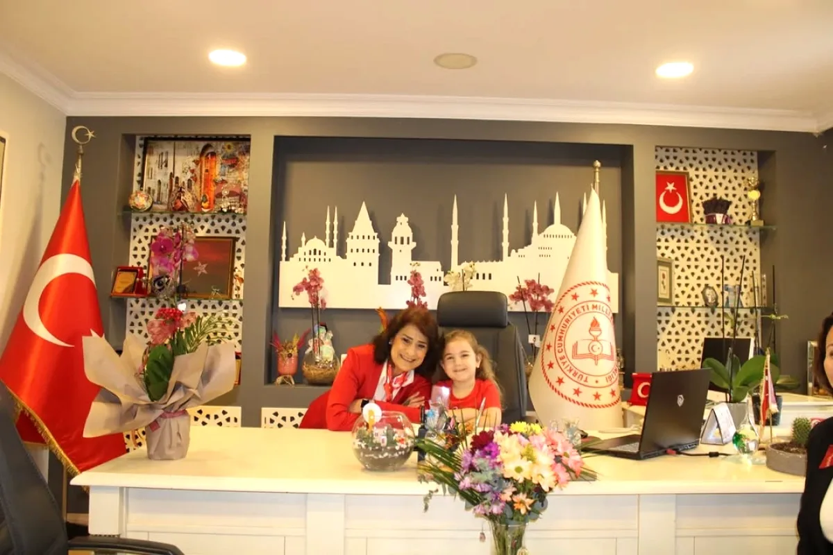 23 Nisan'da Beykoz'da Miniklerin Özcan'a Anlamlı Ziyareti 23 Nisan'da Beykoz'da Miniklerin Özcan'a Anlamlı Ziyareti