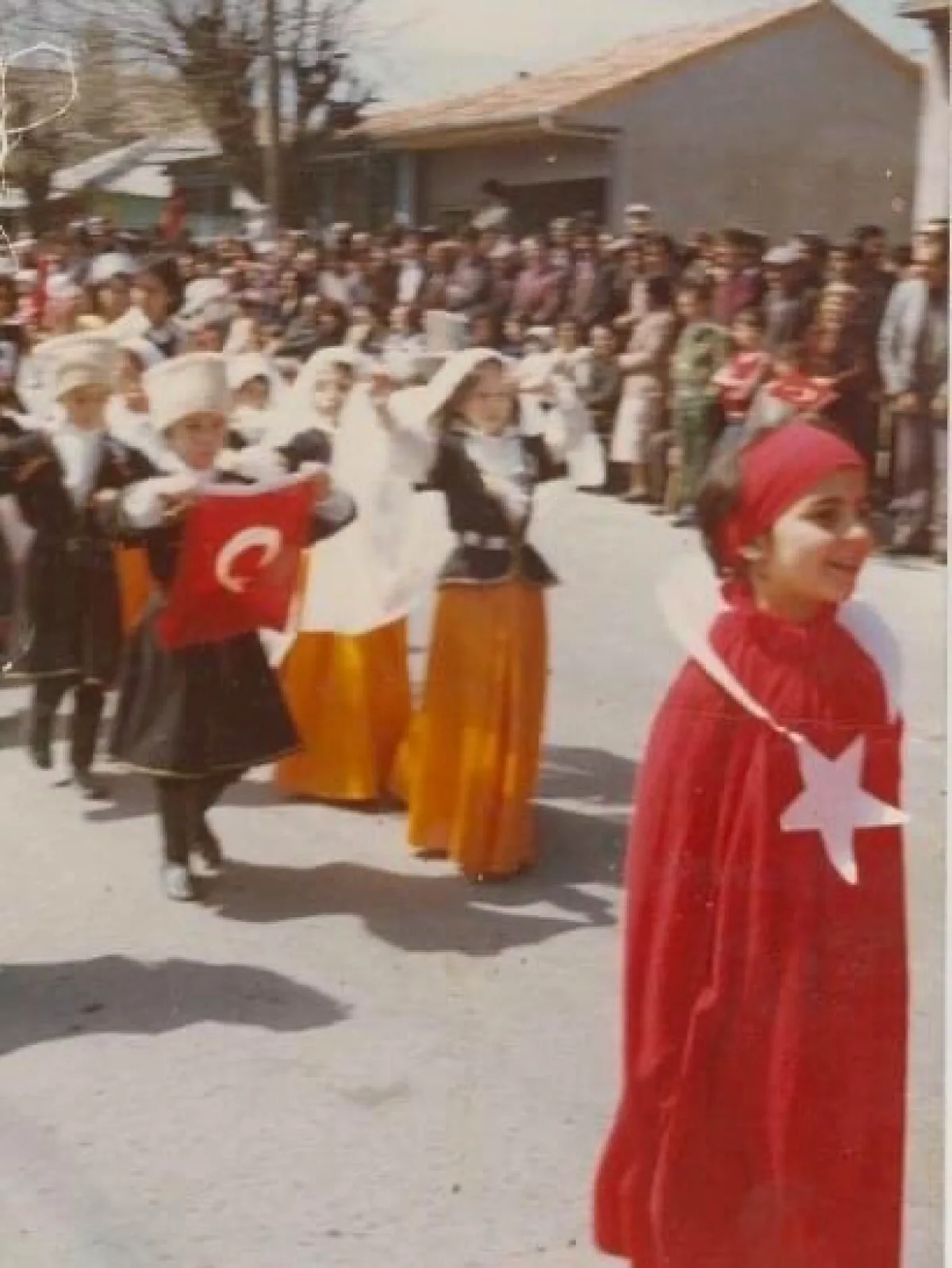 AK Partili Durgut'tan 23 Nisan Mesajı: "Yaşasın Milli Hakimiyet" AK Partili Durgut'tan 23 Nisan Mesajı: "Yaşasın Milli Hakimiyet"
