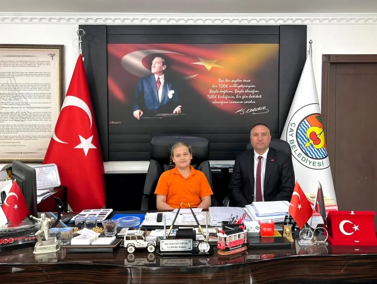 Çay'da 23 Nisan Coşkusu: Belediye Makamları Çocuklara Emanet Çay'da 23 Nisan Coşkusu: Belediye Makamları Çocuklara Emanet