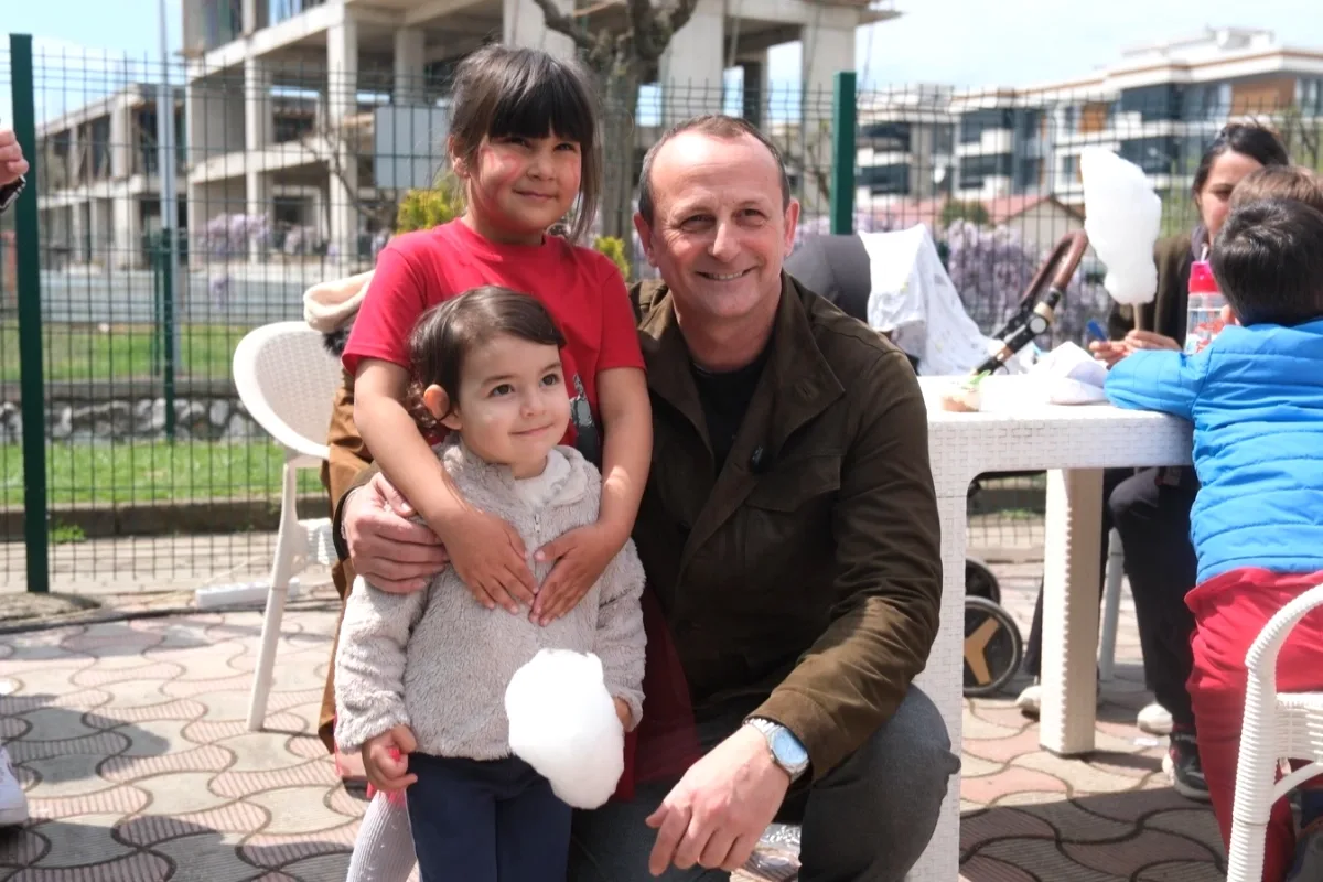 Çiftlikköy'de 23 Nisan Coşkusu: Çocuklar Şenlikte Eğlendi Çiftlikköy'de 23 Nisan Coşkusu: Çocuklar Şenlikte Eğlendi