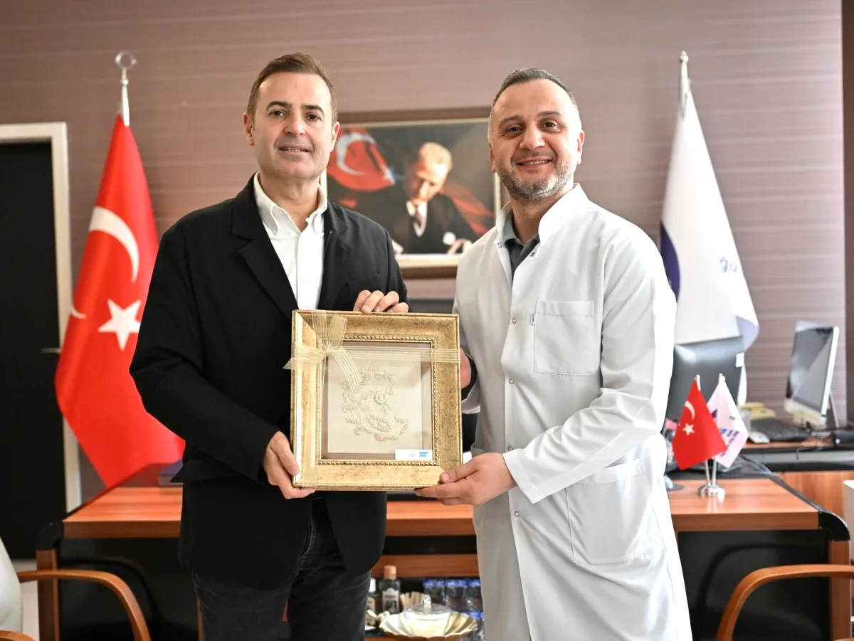 Balıkesir'de Başkan Akın'dan Diş Hastanesine Ziyaret Balıkesir'de Başkan Akın'dan Diş Hastanesine Ziyaret