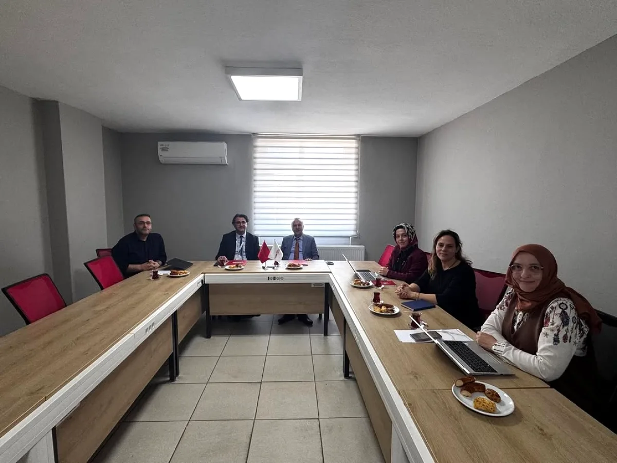 Bursa'da Eğitimde Stratejik Yönetim Araştırması Devam Ediyor Bursa'da Eğitimde Stratejik Yönetim Araştırması Devam Ediyor