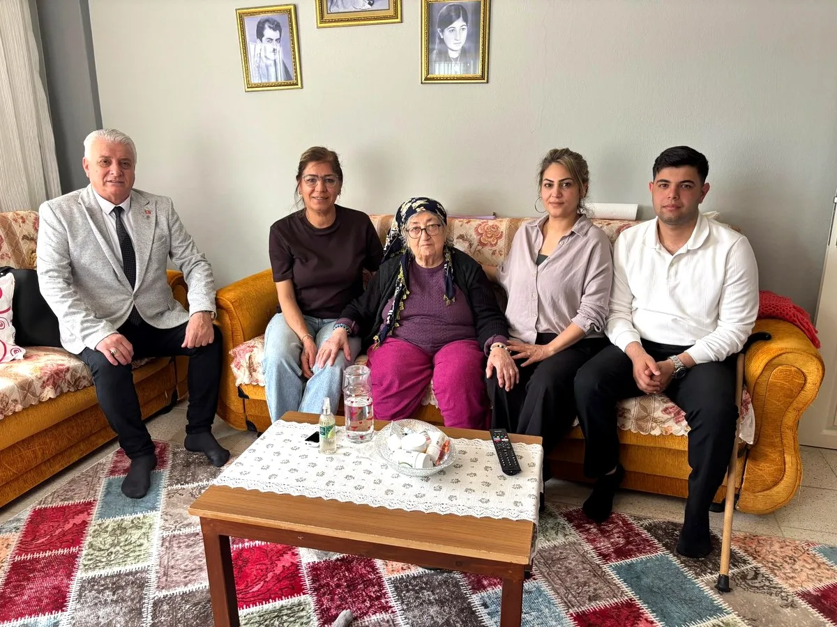 AK Parti Çukurova'da Mahalle Ziyareti AK Parti Çukurova'da Mahalle Ziyareti