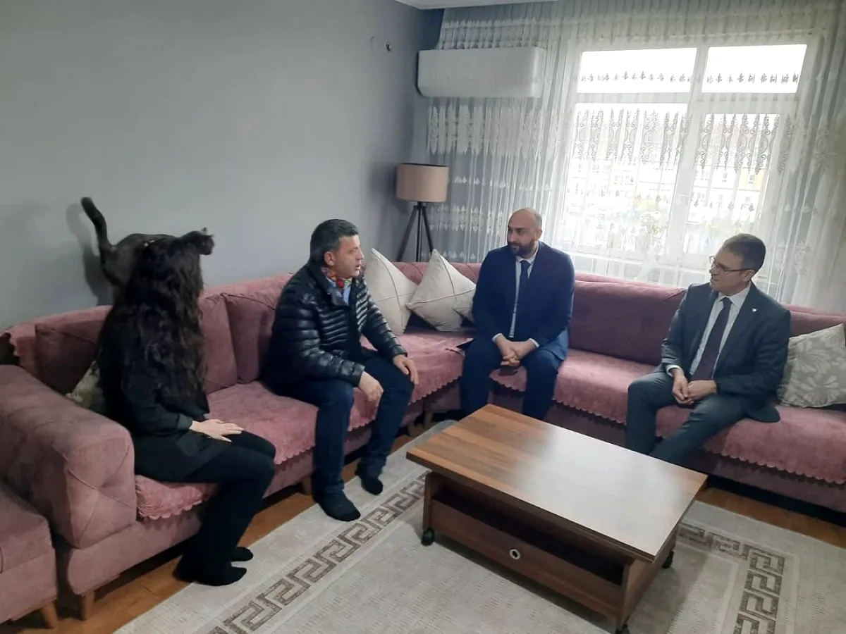 Avcılar Kaymakamı Gazi Nurettin Çakan'ı Evinde Ziyaret Etti Avcılar Kaymakamı Gazi Nurettin Çakan'ı Evinde Ziyaret Etti