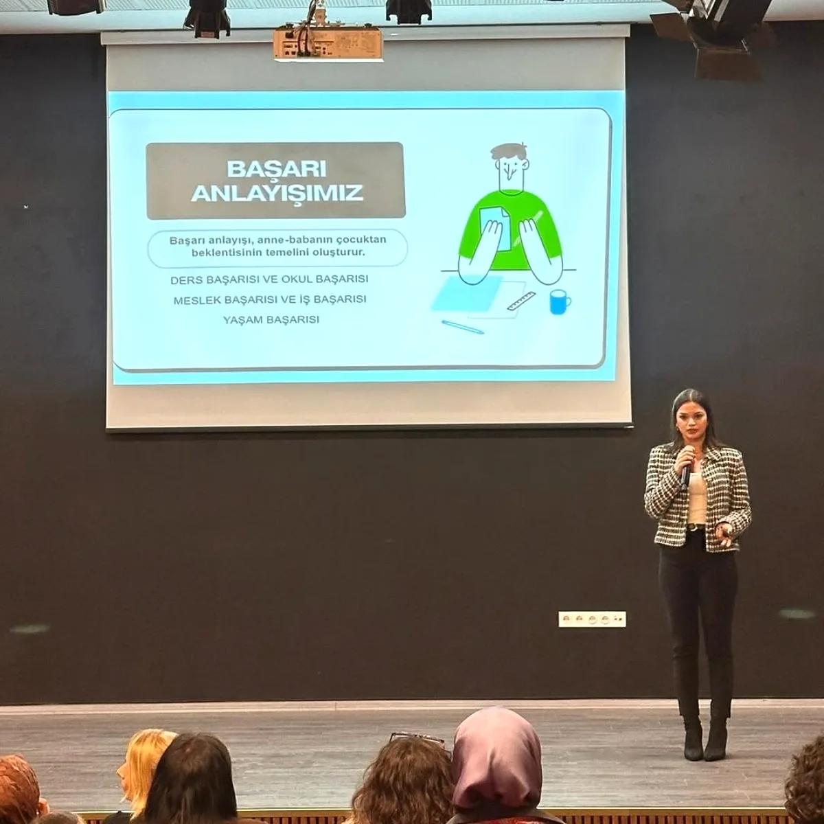 Çekmeköy'de Ebeveynlere Sınav Kaygısı Semineri: İşte Uzmanından Tüyolar Çekmeköy'de Ebeveynlere Sınav Kaygısı Semineri: İşte Uzmanından Tüyolar