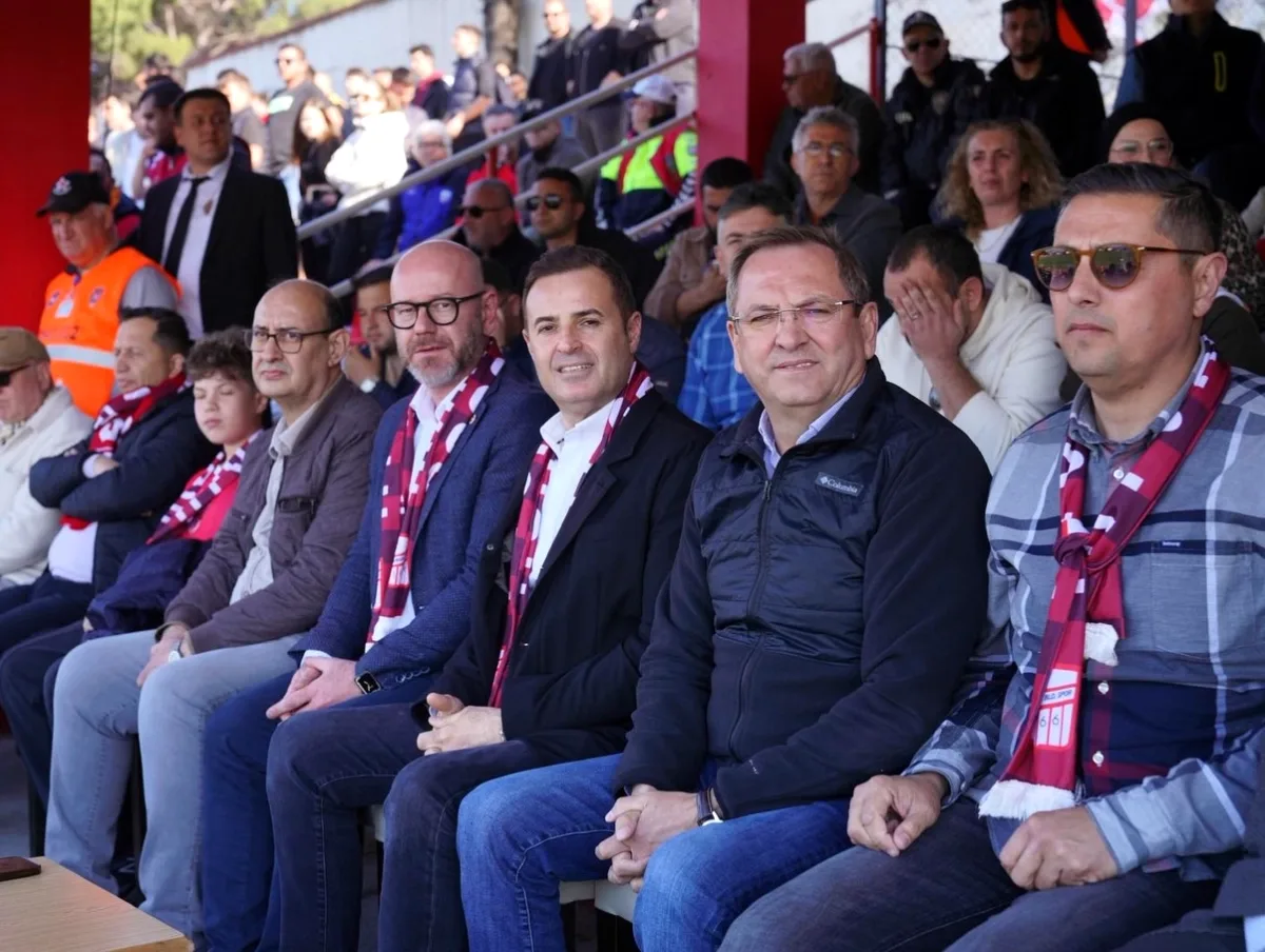 Ayvalıkgücü Playoff İlk Adımında Karşıyaka ile 0-0 Berabere Ayvalıkgücü Playoff İlk Adımında Karşıyaka ile 0-0 Berabere