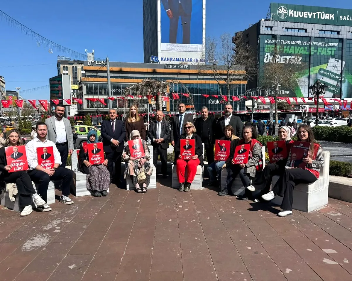 Akyurt CHP, Ankara İl Başkanı Ümit Erkol'un Tutuklanmasını Protesto Etti Akyurt CHP, Ankara İl Başkanı Ümit Erkol'un Tutuklanmasını Protesto Etti