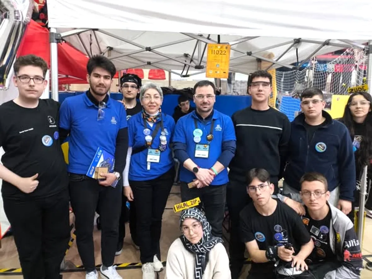 İnegöl'lü Gençler Dünya Robot Yarışmasında Yarı Finale Çıktı İnegöl'lü Gençler Dünya Robot Yarışmasında Yarı Finale Çıktı