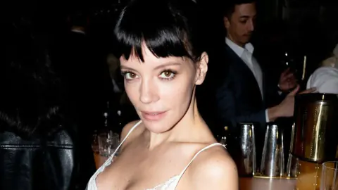 Lily Allen'dan İngiltere sıcaklarında dikkat çeken paylaşım