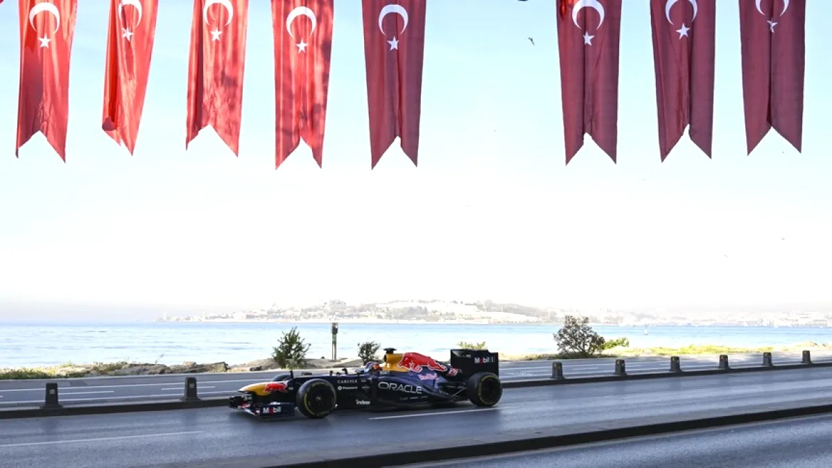 F1 İstanbul'a Dönüyor mu? Turizm ve Ekonomiye Katkı Merak Konusu F1 İstanbul'a Dönüyor mu? Turizm ve Ekonomiye Katkı Merak Konusu