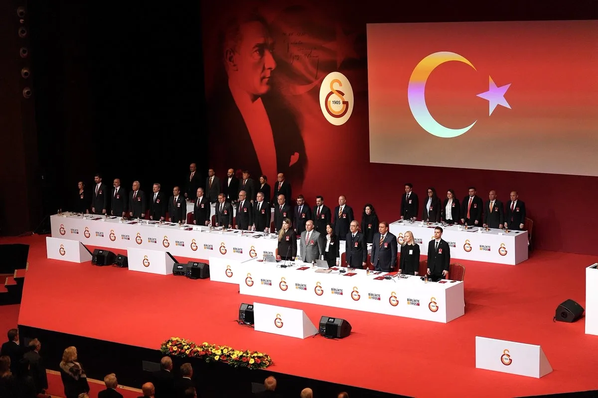 Galatasaray'da Bütçe Toplantısı Canlı: Taraftarlar Ekran Başında Galatasaray'da Bütçe Toplantısı Canlı: Taraftarlar Ekran Başında