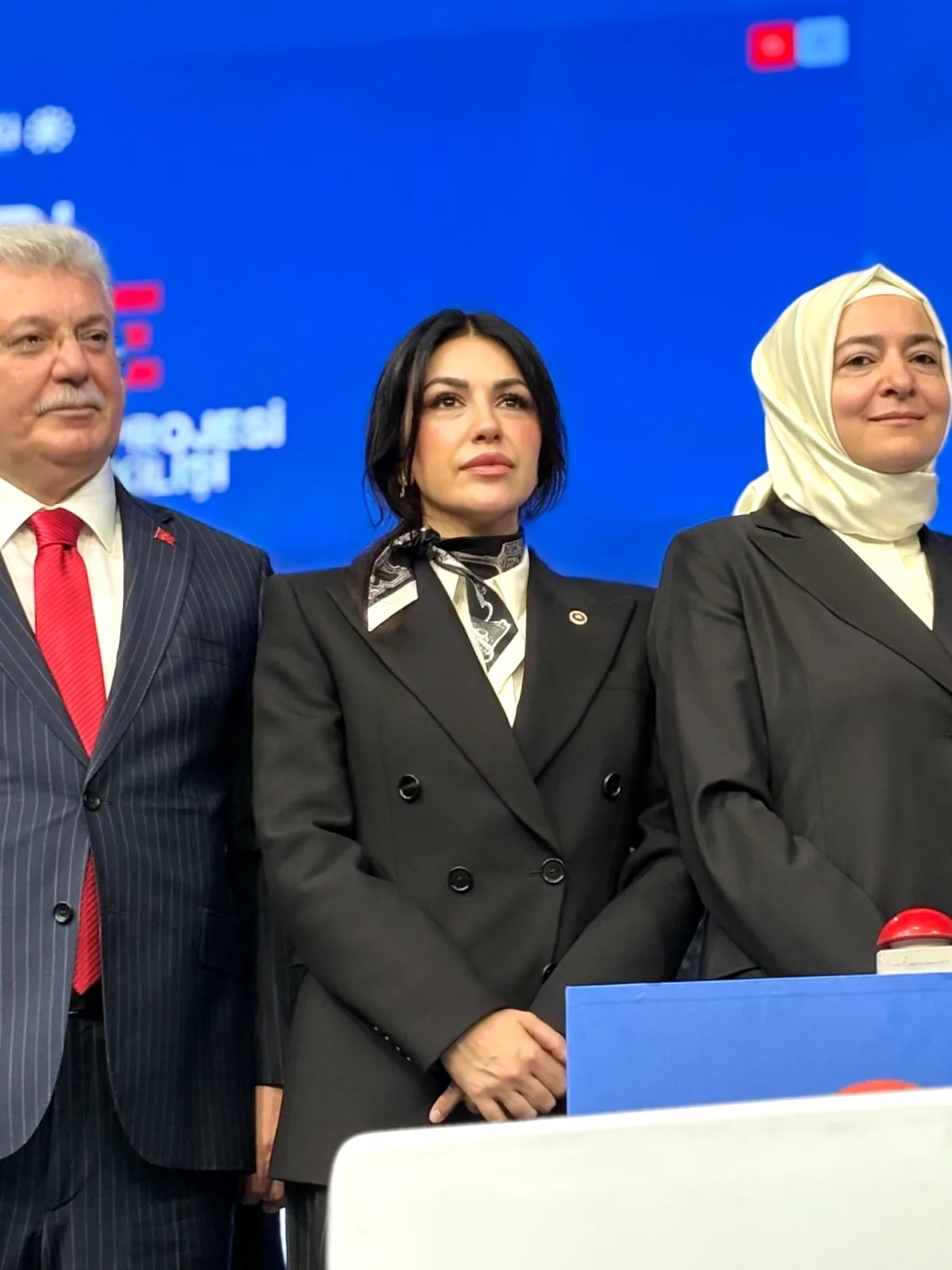 İstanbul'da 100 Bin Konut İçin Kura Çekildi: 240 Ay Vade, 7 Bin TL Taksit İstanbul'da 100 Bin Konut İçin Kura Çekildi: 240 Ay Vade, 7 Bin TL Taksit