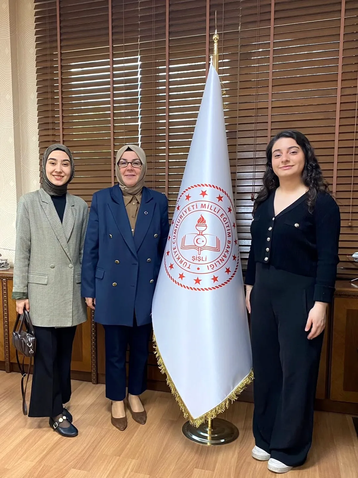 Yeşilay'dan Şişli İlçe Milli Eğitim'e Bağımlılık Ziyareti Yeşilay'dan Şişli İlçe Milli Eğitim'e Bağımlılık Ziyareti