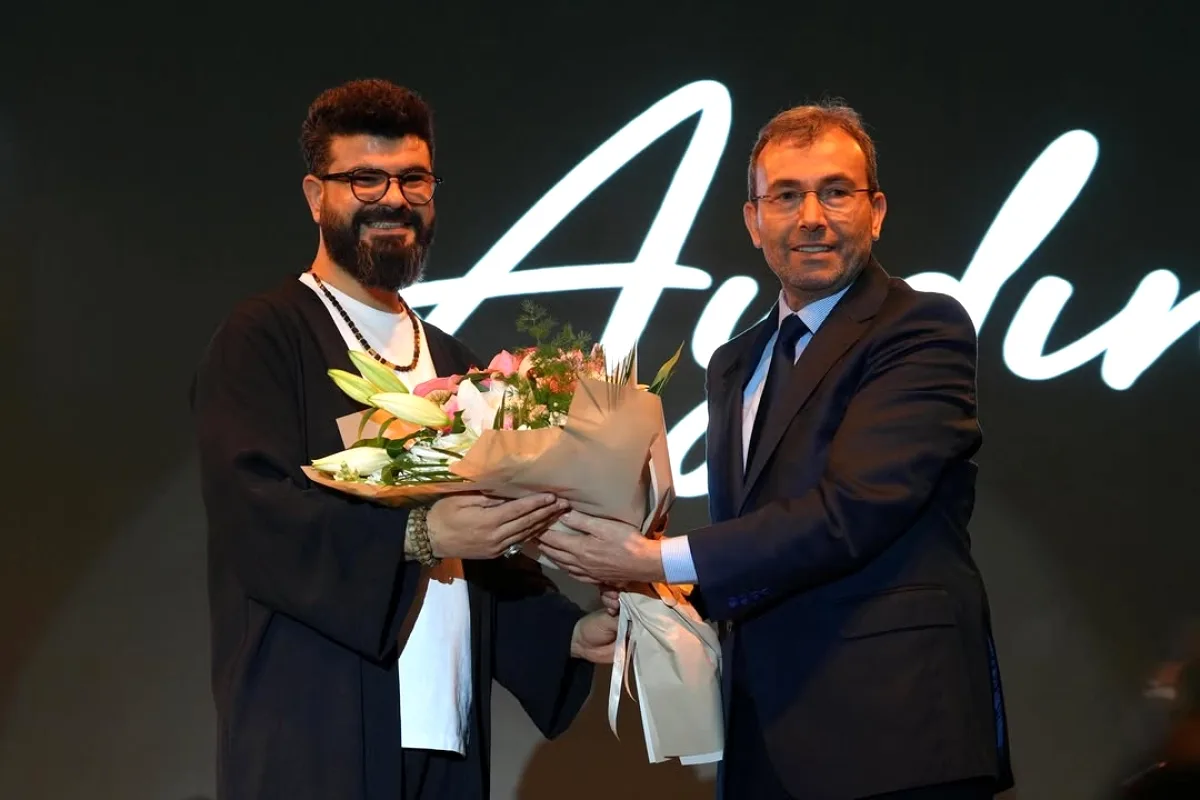 Fadıl Aydın Pendik'te İlahi Konseriyle Sevenleriyle Buluştu Fadıl Aydın Pendik'te İlahi Konseriyle Sevenleriyle Buluştu