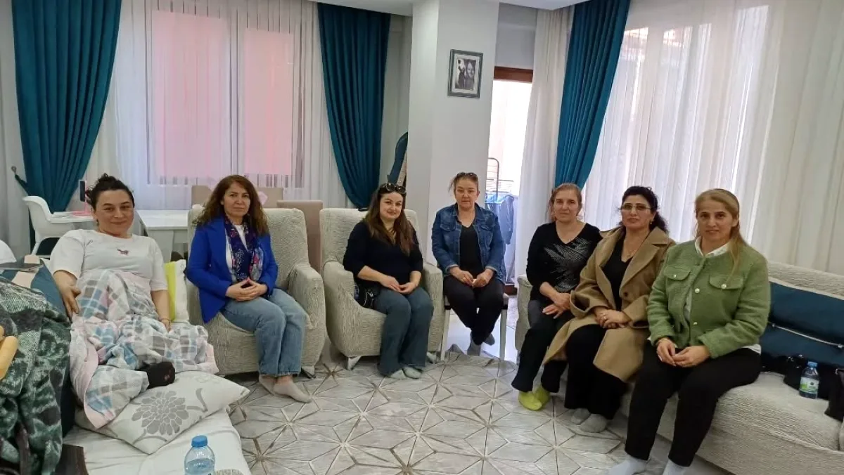 CHP Sancaktepe Kadın Kolları 4 Mahallede Kapı Kapı Ziyaret Gerçekleştirdi CHP Sancaktepe Kadın Kolları 4 Mahallede Kapı Kapı Ziyaret Gerçekleştirdi