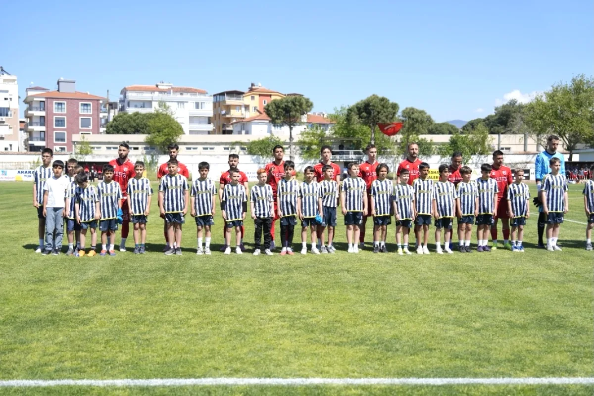 Burhaniye Belediyespor'dan Tarihi Geri Dönüş: 90+7'de Geli! Burhaniye Belediyespor'dan Tarihi Geri Dönüş: 90+7'de Geli!