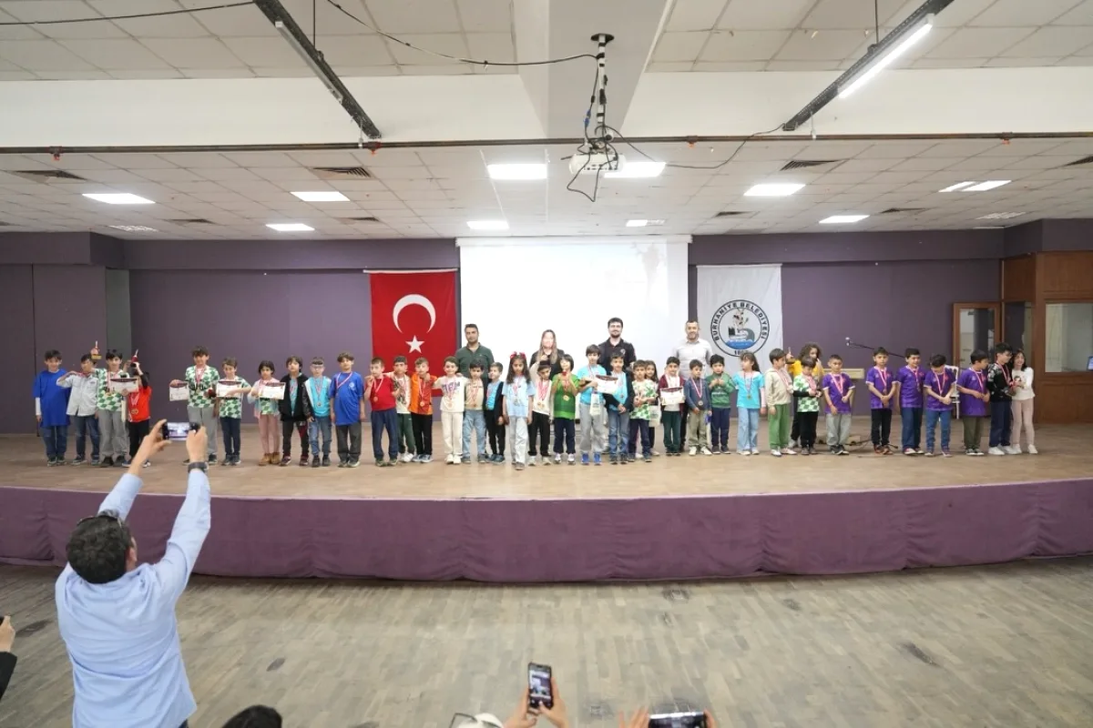 Burhaniye 23 Nisan Satranç Turnuvası Tamamlandı Burhaniye 23 Nisan Satranç Turnuvası Tamamlandı