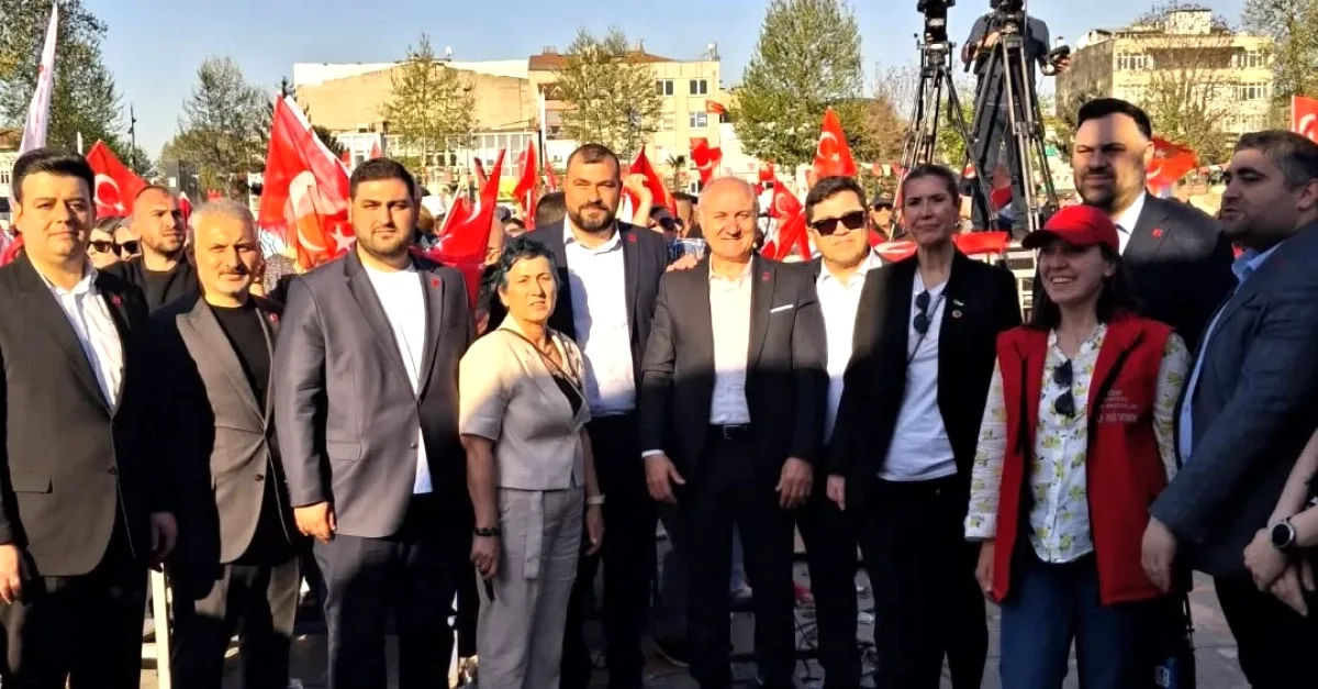 CHP'den Sakarya'da "Millet İradesi" Mitingi: Özgür Özel Alanlarda CHP'den Sakarya'da "Millet İradesi" Mitingi: Özgür Özel Alanlarda