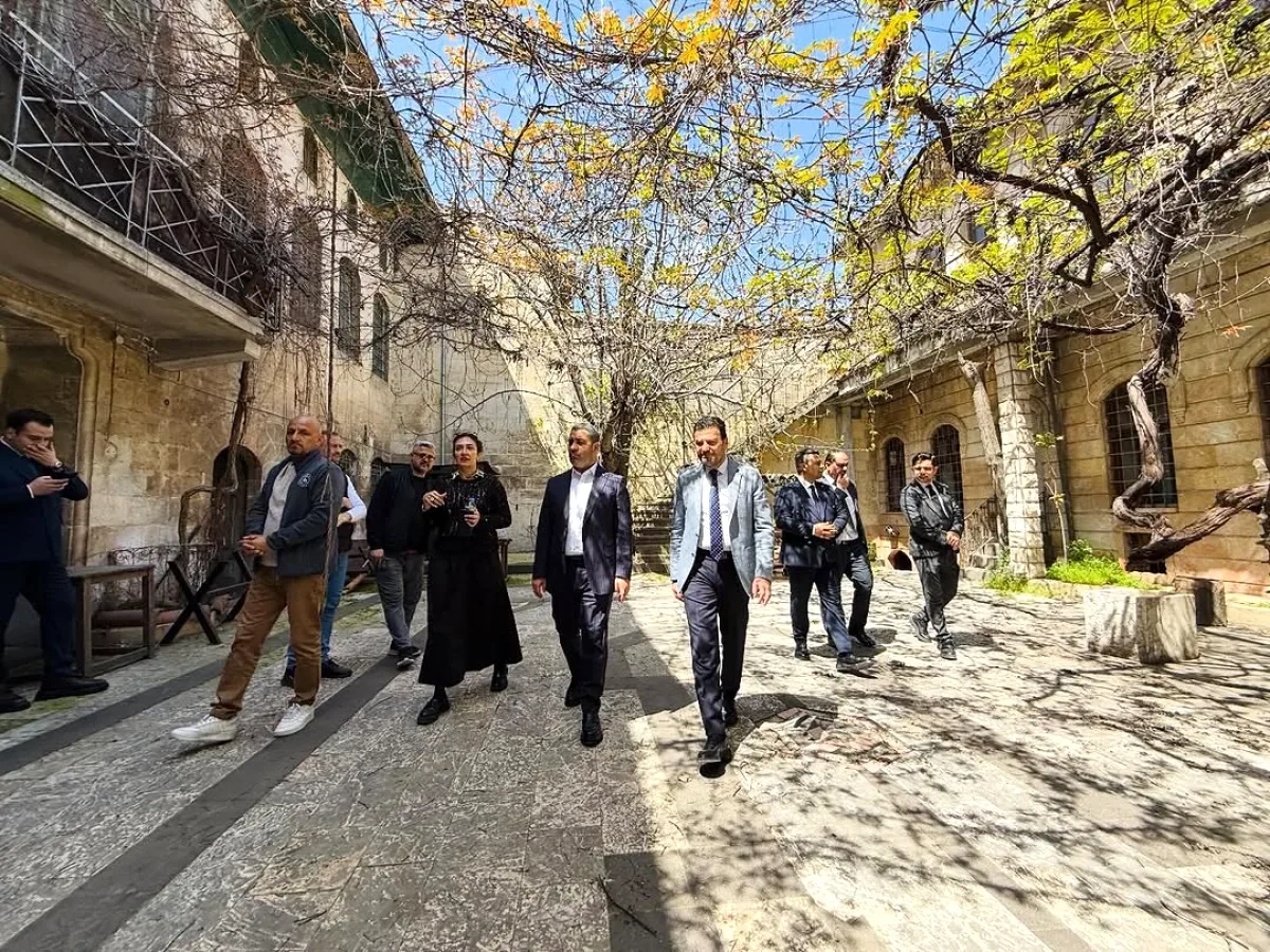 Gaziantep'te Tarihi Bina Gençlik Merkezi Oluyor Gaziantep'te Tarihi Bina Gençlik Merkezi Oluyor