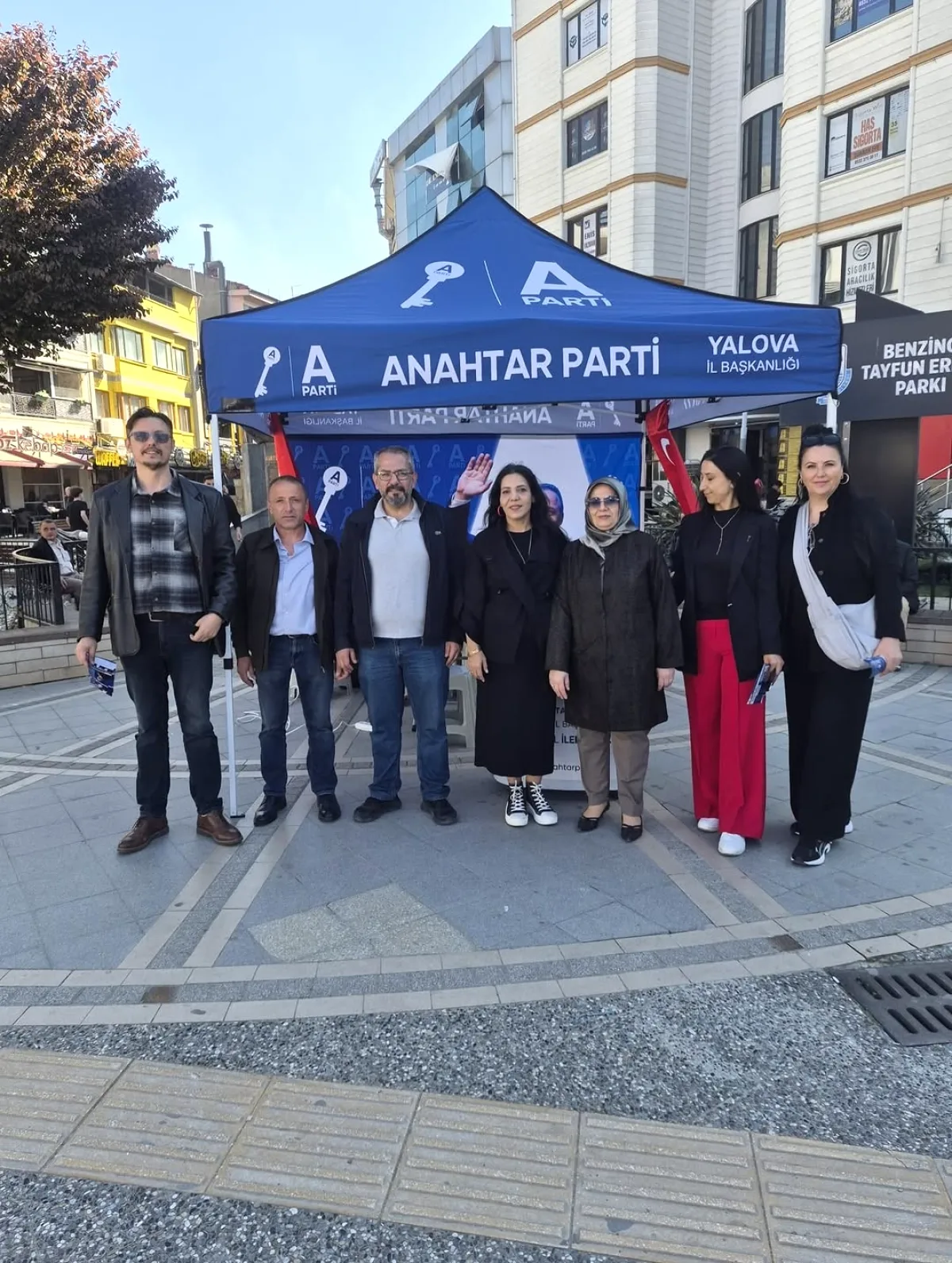 Anahtar Parti Yalova'daki Stant Çalışmalarında 3. Hafta Tamamlandı Anahtar Parti Yalova'daki Stant Çalışmalarında 3. Hafta Tamamlandı