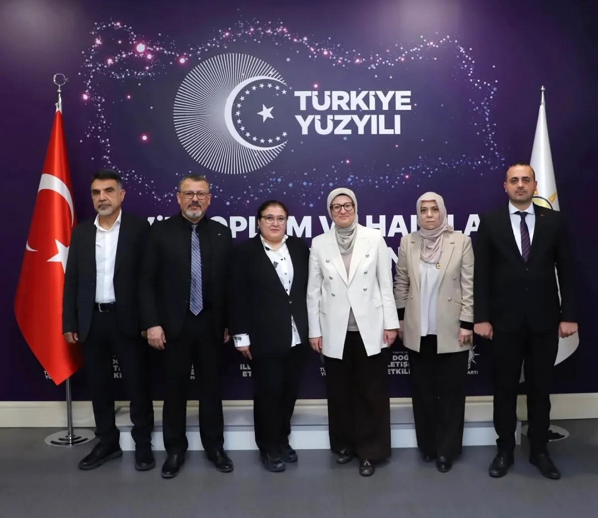 Balıkesir Milletvekili Belgin Uygur, Hekim Birliği Sendikası Yönetimini Ağırladı Balıkesir Milletvekili Belgin Uygur, Hekim Birliği Sendikası Yönetimini Ağırladı