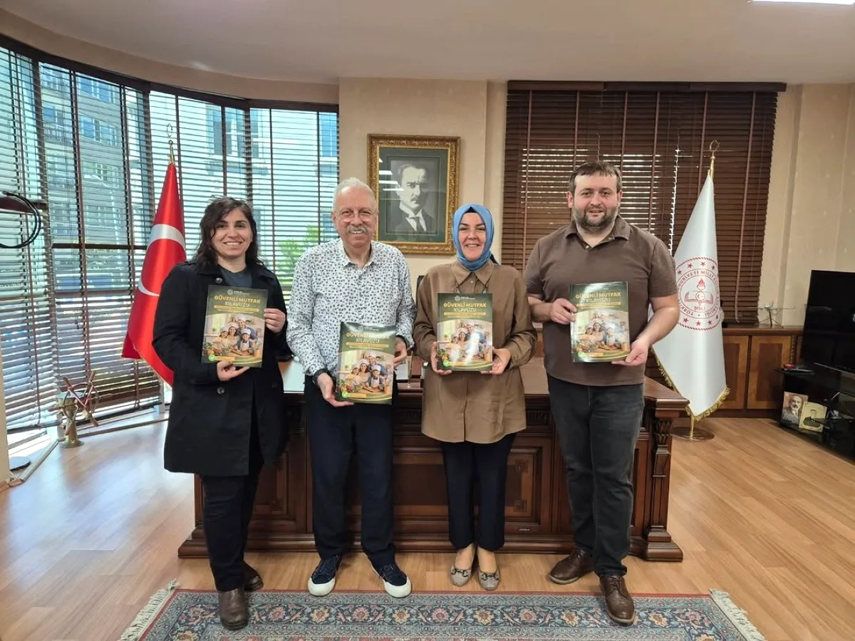 Şişli'de Okullara Hijyen ve Beslenme Rehberi Şişli'de Okullara Hijyen ve Beslenme Rehberi