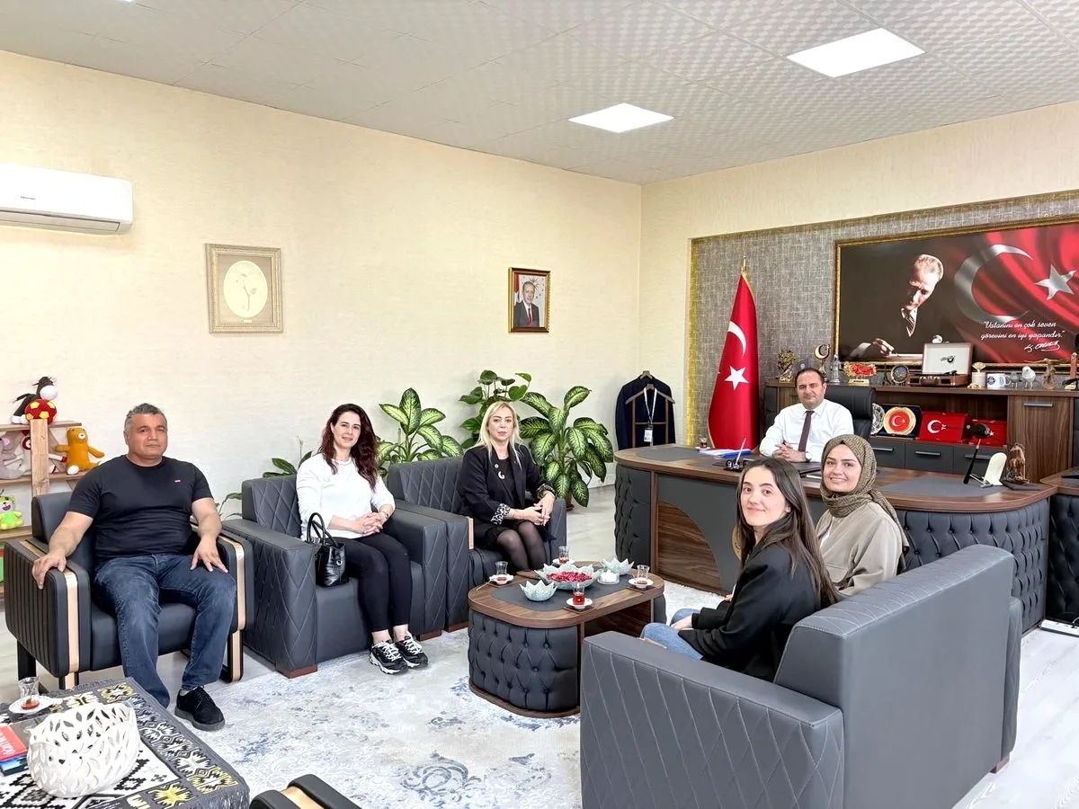Eğitim Gücü Sen Adana Yönetimi, İlçe Milli Eğitim Müdürü'nü Ziyaret Etti Eğitim Gücü Sen Adana Yönetimi, İlçe Milli Eğitim Müdürü'nü Ziyaret Etti