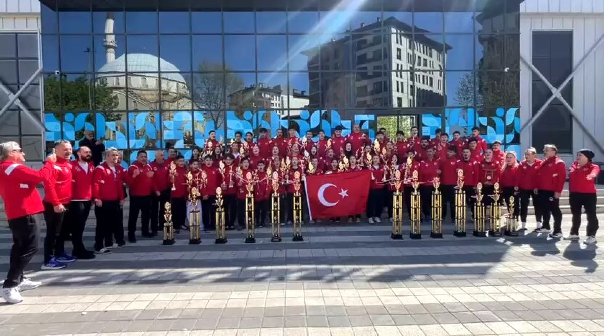 Adanalı Sporcular Polonya'da Dünya Şampiyonluğuna Katkı Sağladı Adanalı Sporcular Polonya'da Dünya Şampiyonluğuna Katkı Sağladı