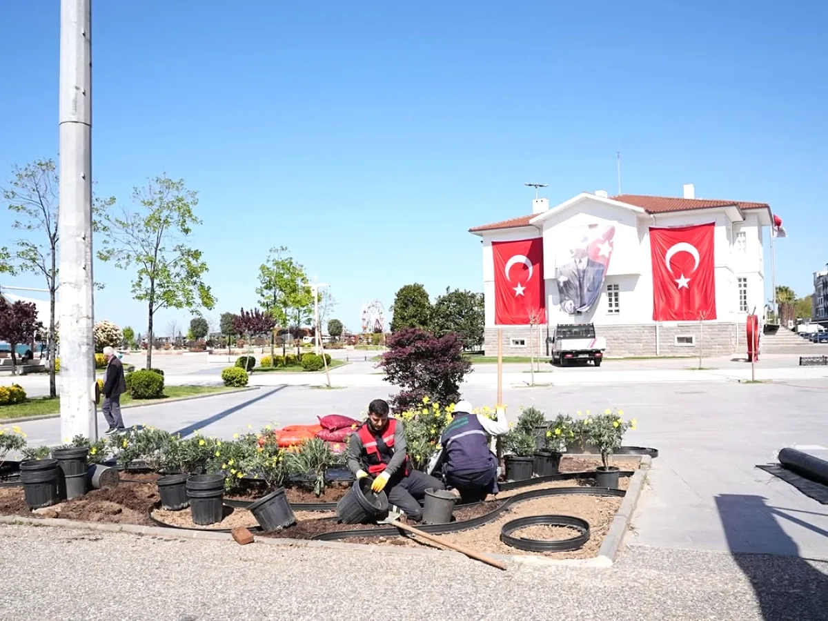 Yalova'da Meydan ve Sokak Çalışmaları Devam Ediyor Yalova'da Meydan ve Sokak Çalışmaları Devam Ediyor