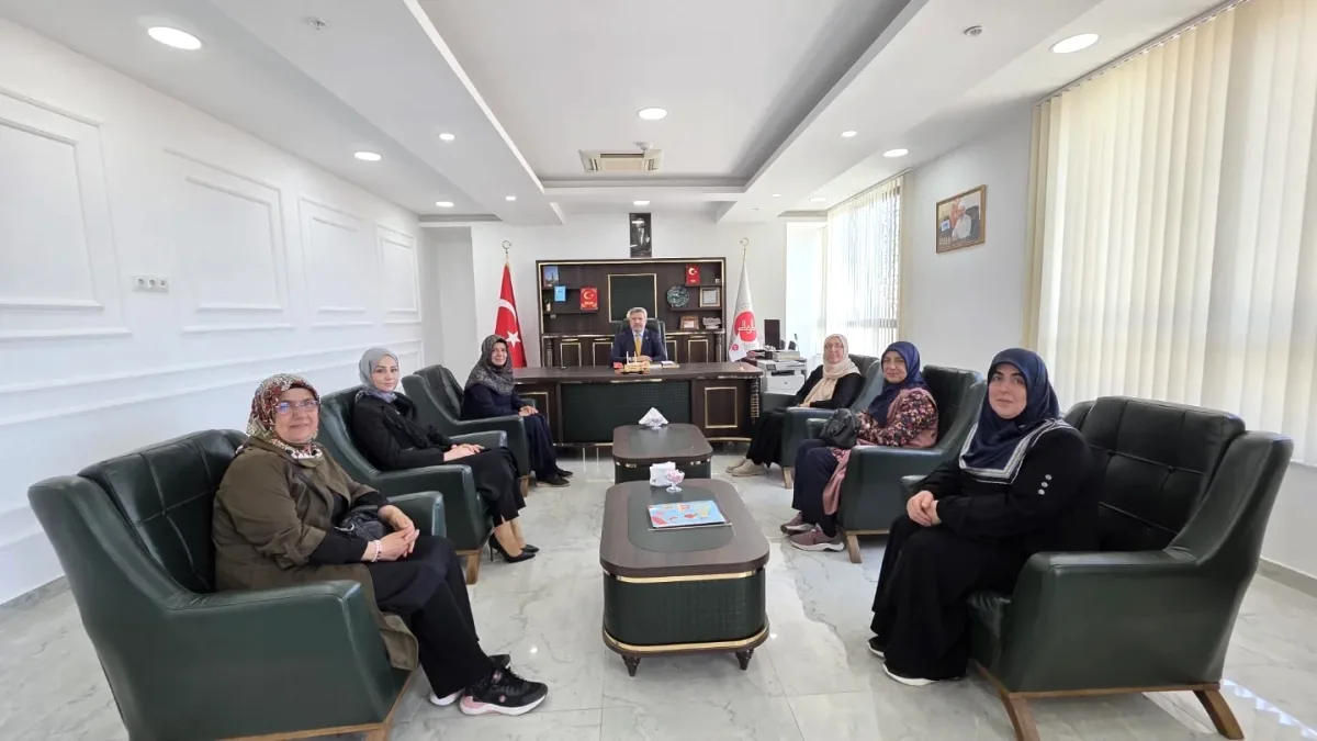 Muratpaşa Müftüsü'ne Dernek Ziyareti: İyilik Yolunda İşbirliği Muratpaşa Müftüsü'ne Dernek Ziyareti: İyilik Yolunda İşbirliği