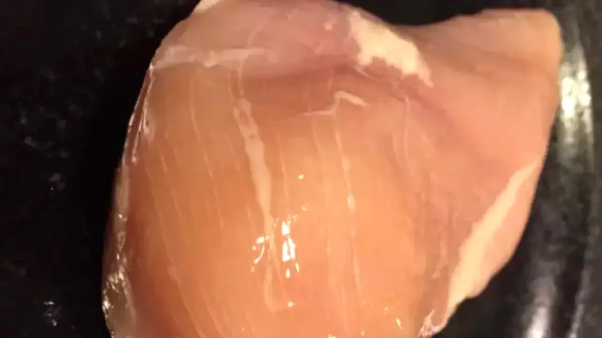 Tavuk Göğsündeki Beyaz Çizgilerin Şaşırtan Anlamı: White Striping Nedir? Tavuk Göğsündeki Beyaz Çizgilerin Şaşırtan Anlamı: White Striping Nedir?