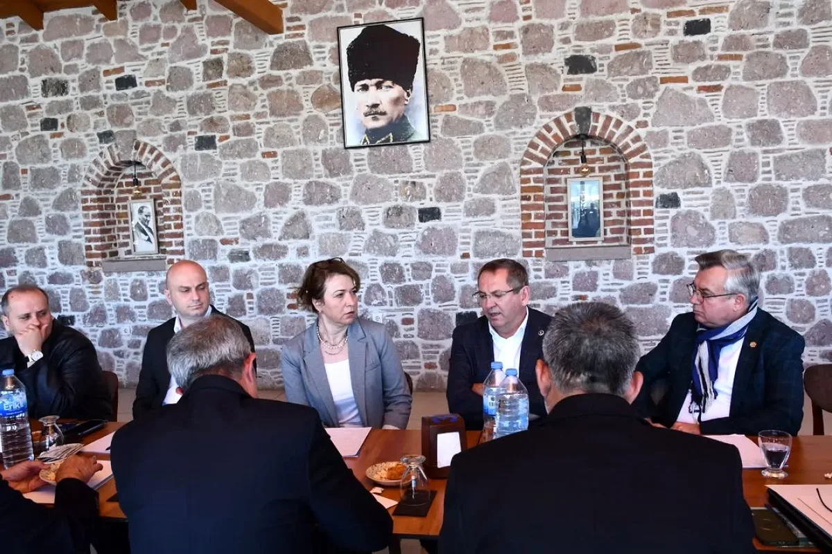 Ayvalık'ta İlçe Kent Konseyleri Koordinasyon Toplantısı Ayvalık'ta İlçe Kent Konseyleri Koordinasyon Toplantısı