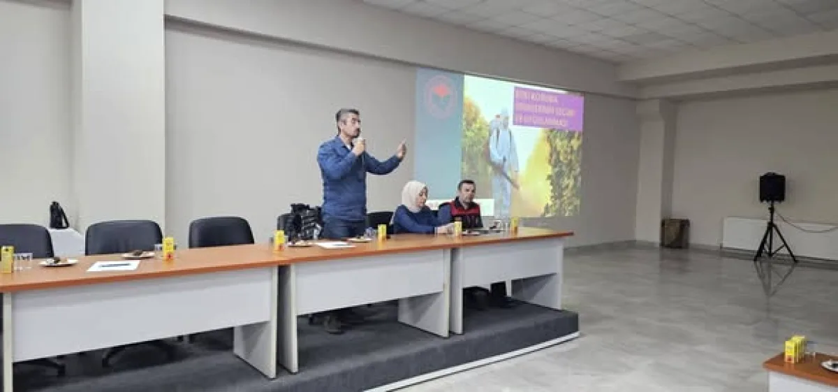 Gemlik'te Zeytin Üreticilerine Bilinçli Mücadele Eğitimi Gemlik'te Zeytin Üreticilerine Bilinçli Mücadele Eğitimi