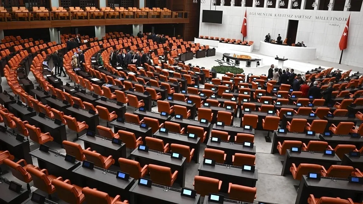 Meclis'te Okul Saldırıları Komisyonu Kuruldu: İşte 22 Üyenin Tam Listesi Meclis'te Okul Saldırıları Komisyonu Kuruldu: İşte 22 Üyenin Tam Listesi