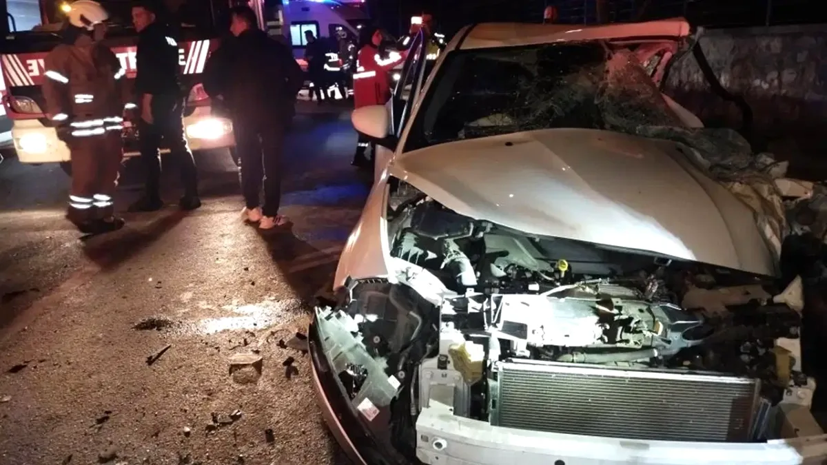 Beykoz'da Feci Kaza: 1'i Ağır 12 Yaralı Beykoz'da Feci Kaza: 1'i Ağır 12 Yaralı