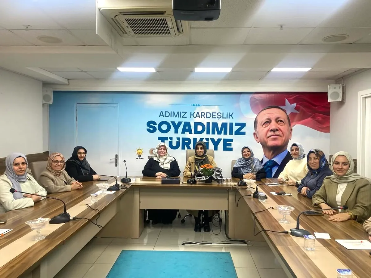 Çekmeköy Kadın Kolları'ndan Ümraniye'ye Nezaket Ziyareti Çekmeköy Kadın Kolları'ndan Ümraniye'ye Nezaket Ziyareti