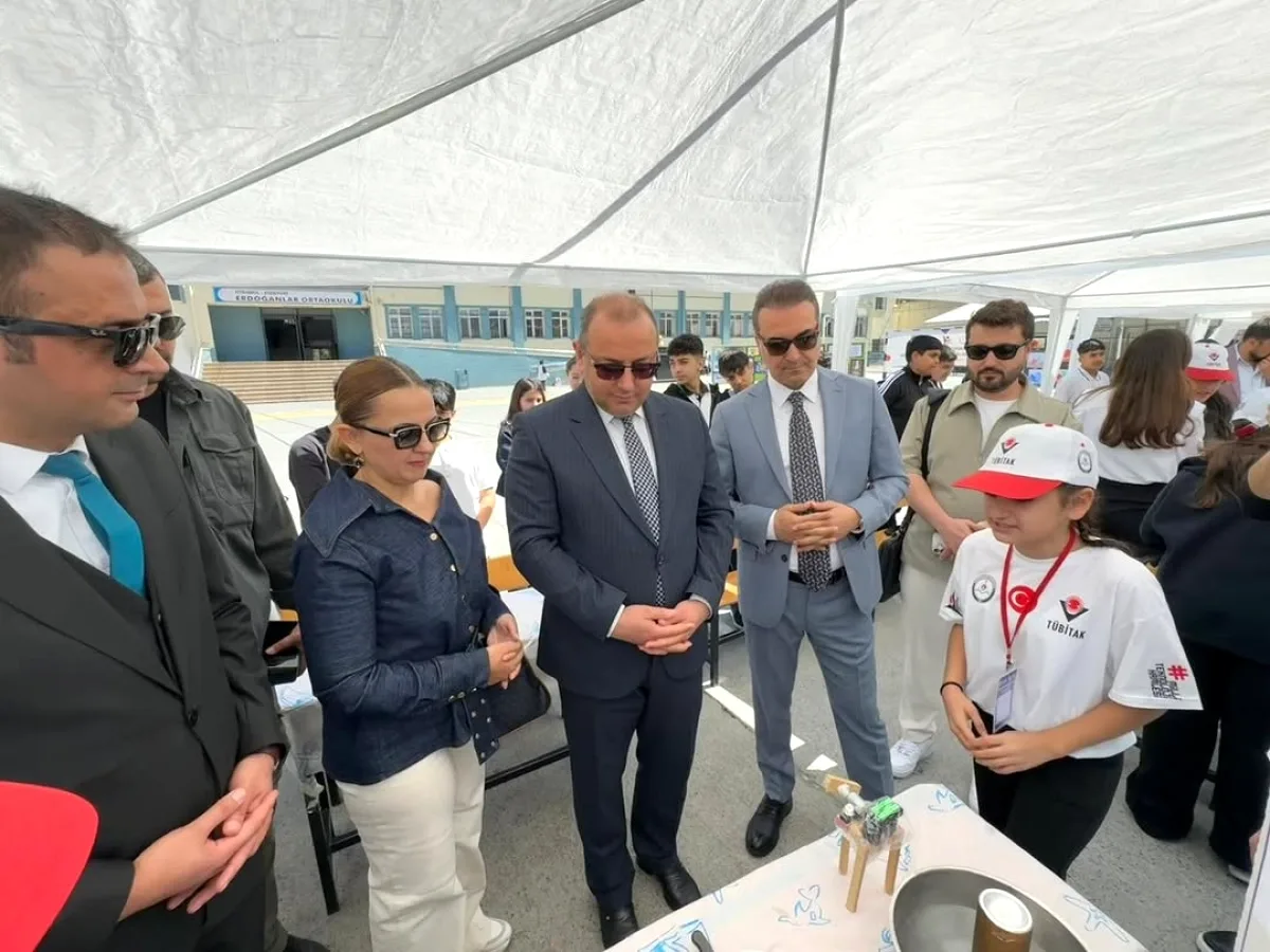 Esenyurt'ta Öğrencilerin Bilim Projeleri Görücüye Çıktı Esenyurt'ta Öğrencilerin Bilim Projeleri Görücüye Çıktı