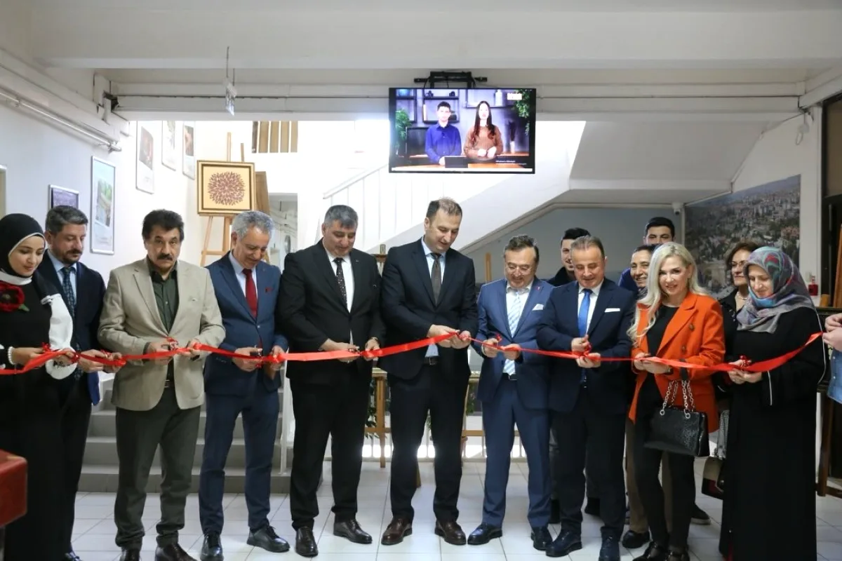 Tuzla'da Hüsn-i Hat Sergisi: 4 Mayıs'a Kadar Ziyaretçilerini Bekliyor Tuzla'da Hüsn-i Hat Sergisi: 4 Mayıs'a Kadar Ziyaretçilerini Bekliyor