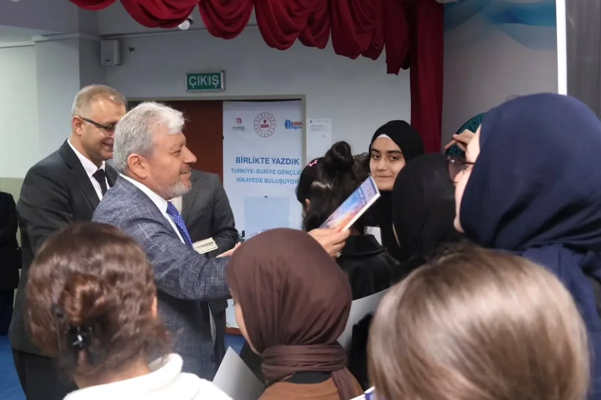 Gençler 'Birlikte Yazdık' Projesinde Buluştu: Kitap Tanıtıldı Gençler 'Birlikte Yazdık' Projesinde Buluştu: Kitap Tanıtıldı