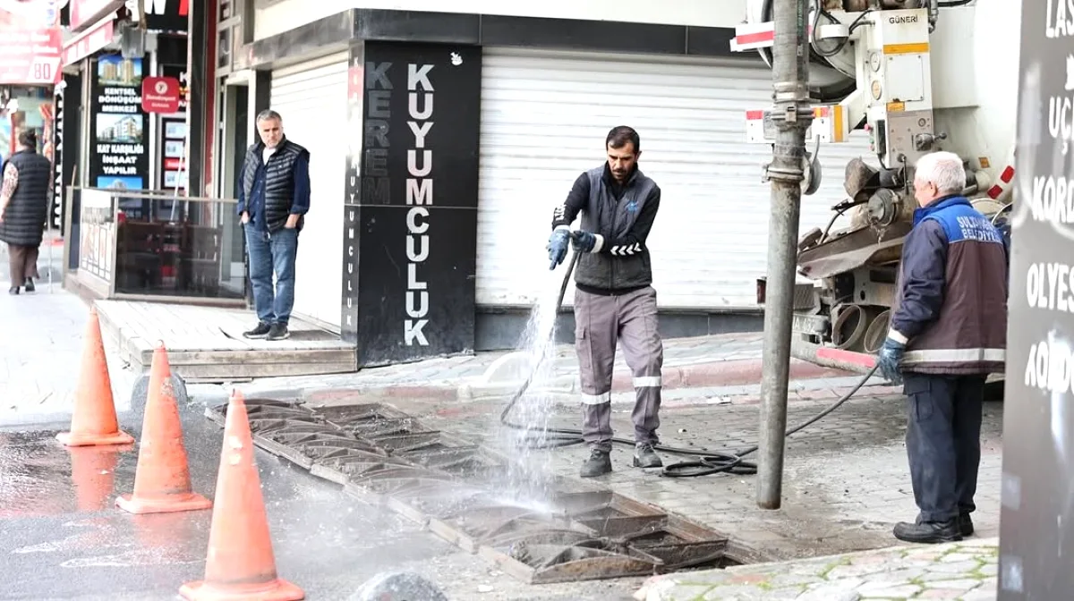 Sultangazi'de Yağmur Sezonu Öncesi Kritik Altyapı Temizliği Sultangazi'de Yağmur Sezonu Öncesi Kritik Altyapı Temizliği