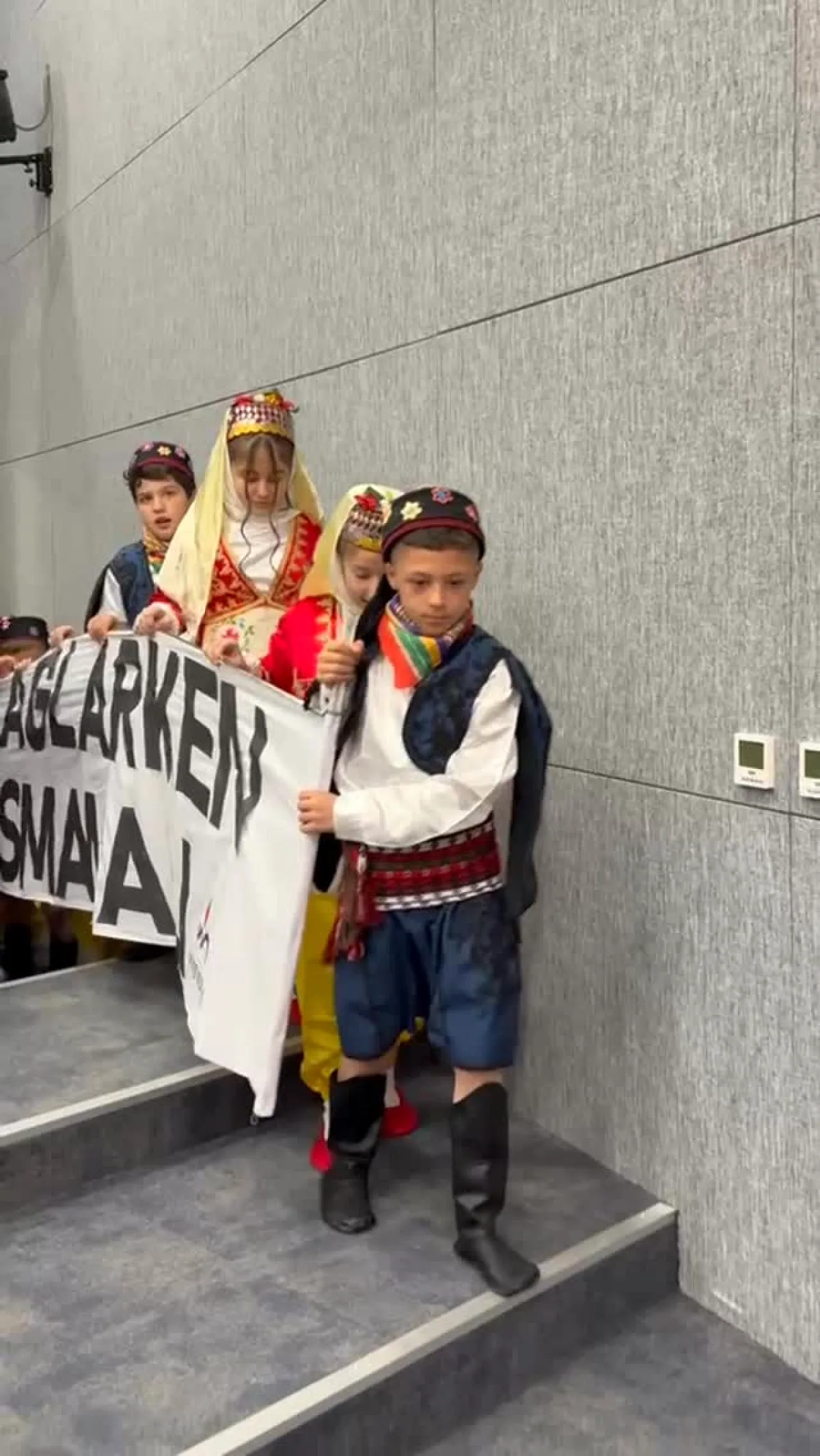Çubuk'ta Miniklerden "Çocuklar Ağlarken Dünya Susmamalı" Mesajı Çubuk'ta Miniklerden "Çocuklar Ağlarken Dünya Susmamalı" Mesajı