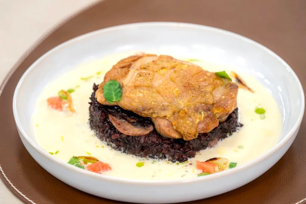 Evde Fine Dining: 14 Tabakta Şef Deneyimi Evde Fine Dining: 14 Tabakta Şef Deneyimi