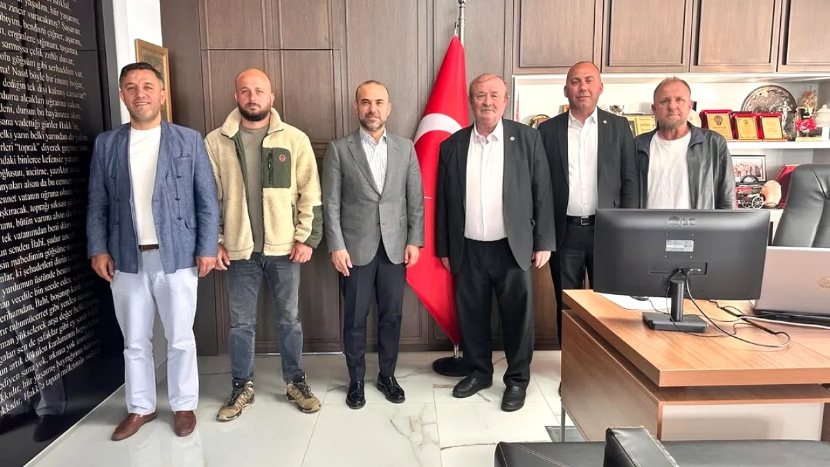 AK Parti Yalova İl Başkanı'ndan Esenköy Belediye Başkanı'na Ziyaret AK Parti Yalova İl Başkanı'ndan Esenköy Belediye Başkanı'na Ziyaret