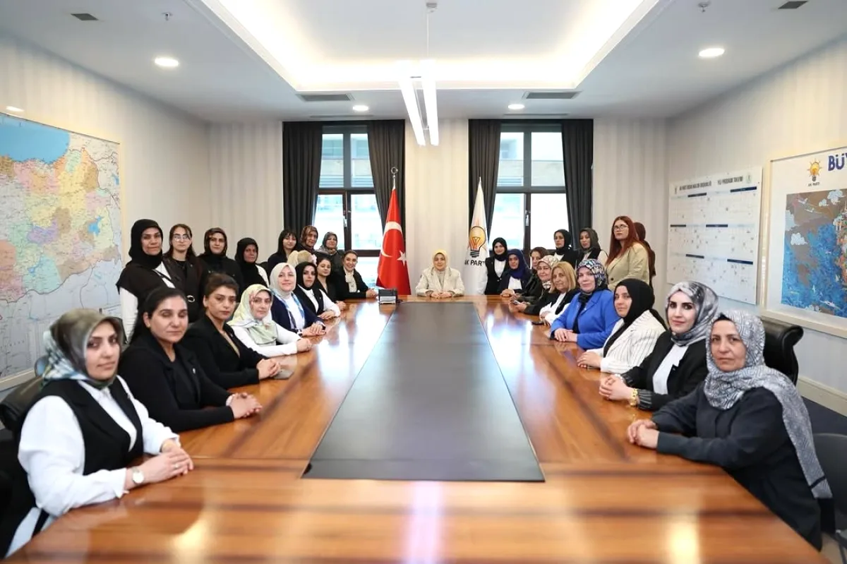 AK Parti Genel Merkezi'nde Ağrı Kadın Kolları Ağırlandı AK Parti Genel Merkezi'nde Ağrı Kadın Kolları Ağırlandı