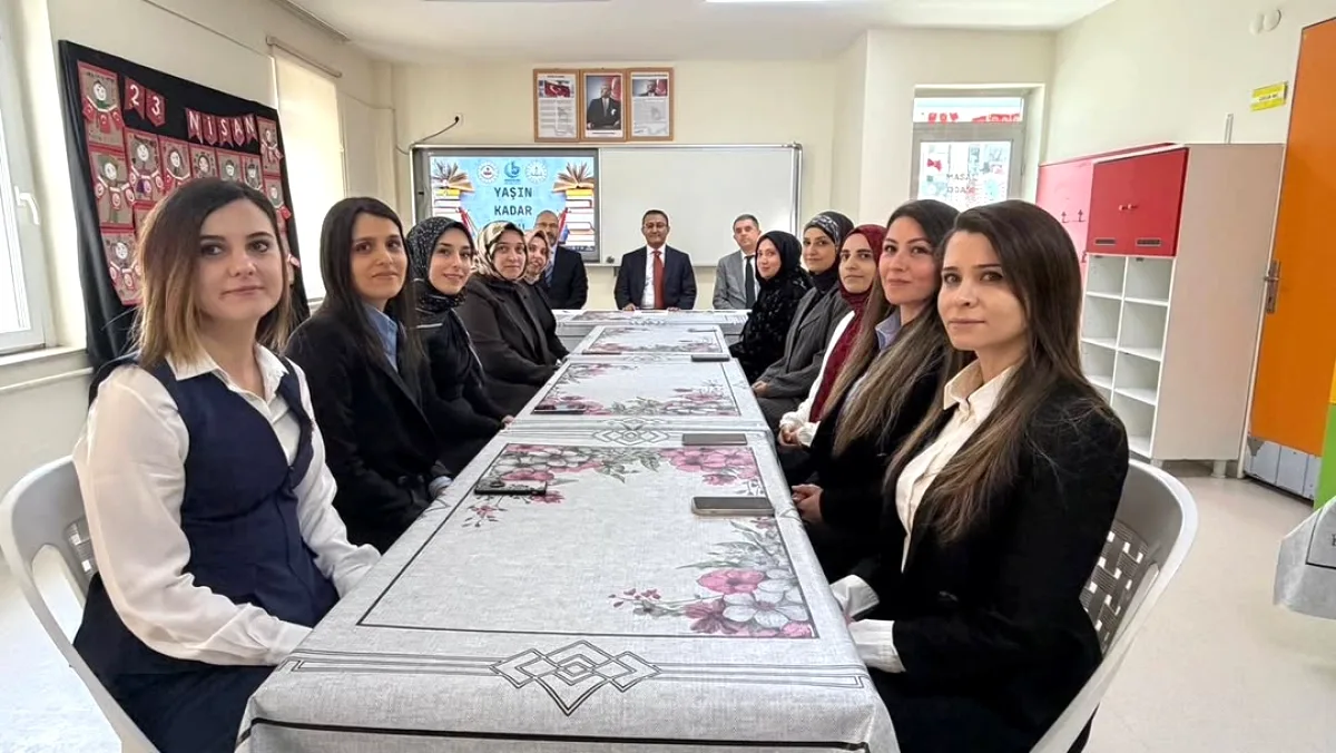 Bağcılar Kaymakamı Öğretmenlerle Buluştu: Eğitim Değerlendirmesi Yapıldı Bağcılar Kaymakamı Öğretmenlerle Buluştu: Eğitim Değerlendirmesi Yapıldı