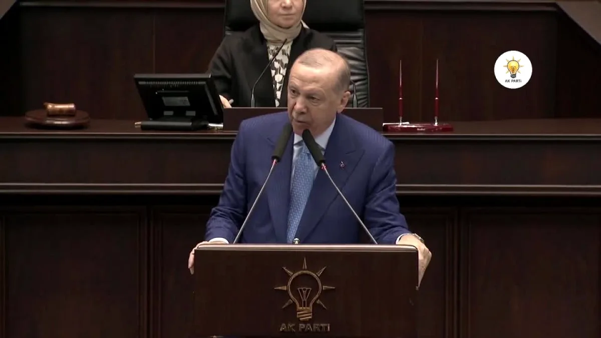 AK Parti Etimesgut'la Erdoğan'a Yönelik Eleştirilere Sert Yanıt AK Parti Etimesgut'la Erdoğan'a Yönelik Eleştirilere Sert Yanıt