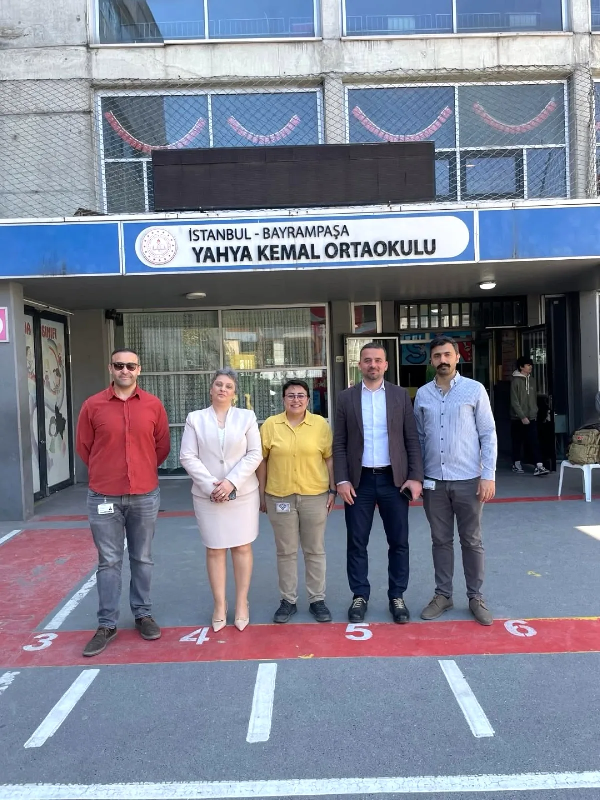 Bayrampaşa'da 8. Sınıf Velileri İçin Mesleki Tanıtım Toplantısı Düzenlendi Bayrampaşa'da 8. Sınıf Velileri İçin Mesleki Tanıtım Toplantısı Düzenlendi