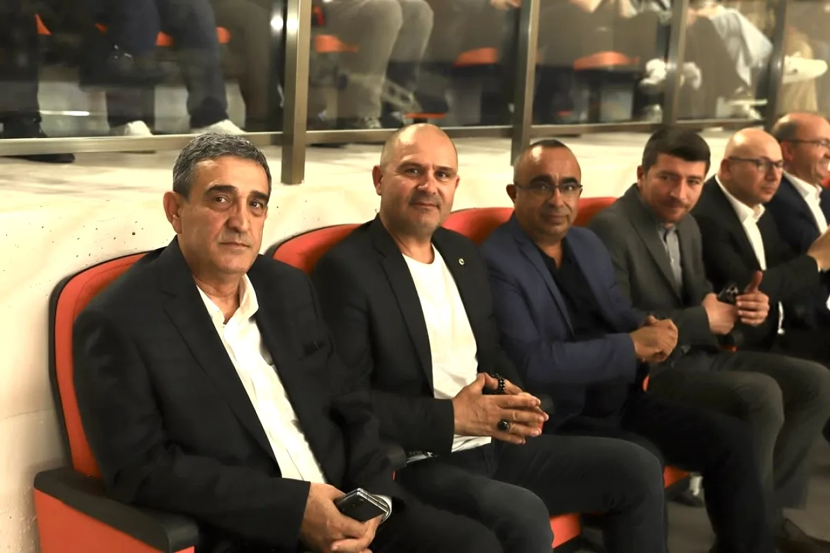 Bandırma'da Basketbol Heyecanı: Belediye Sahada, Takım Tribünde Zaferle Dönüyor Bandırma'da Basketbol Heyecanı: Belediye Sahada, Takım Tribünde Zaferle Dönüyor