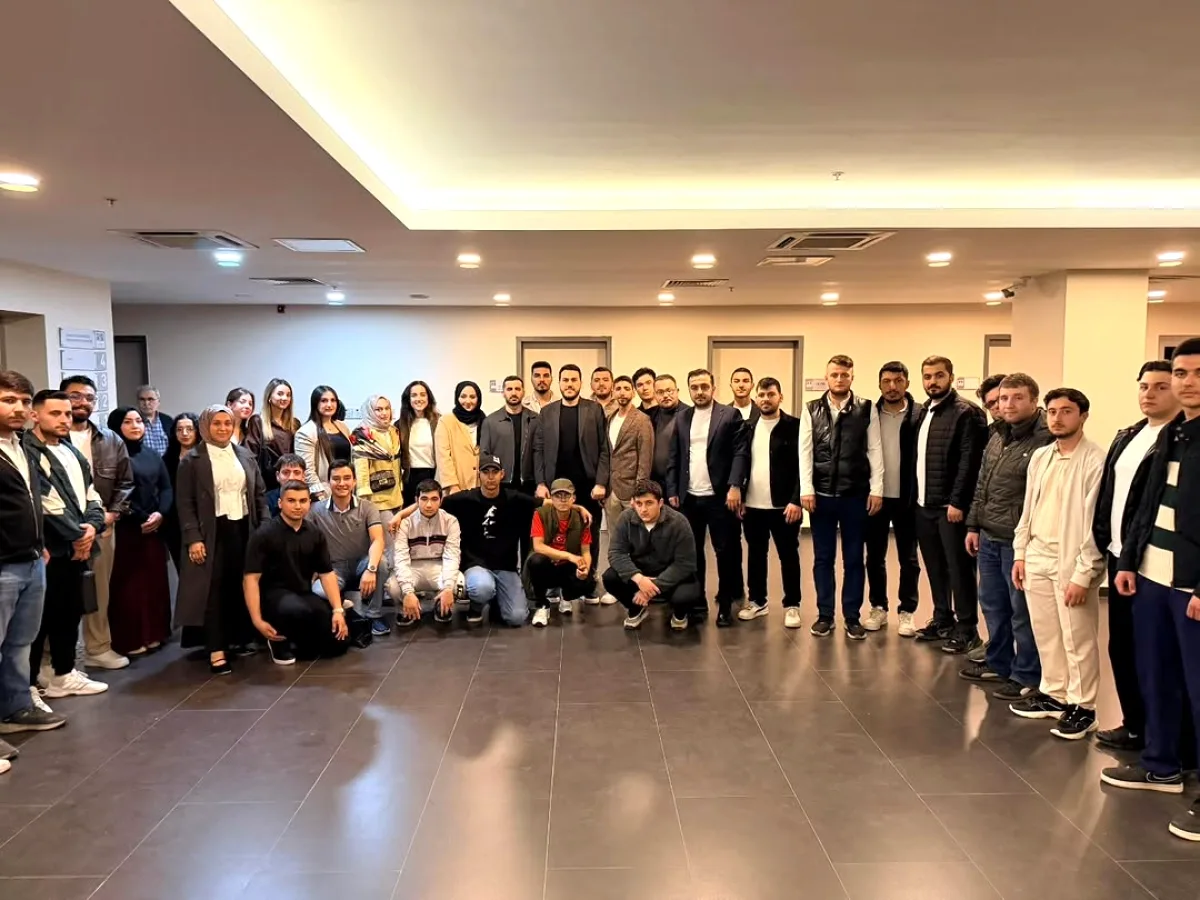 AK Parti Bahçelievler Gençlik Kolları Sosyal Medya Eğitimi Aldı AK Parti Bahçelievler Gençlik Kolları Sosyal Medya Eğitimi Aldı