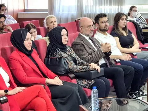 AK Partili Şahin'den KADEM'in Dijital Şiddet Paneline Destek